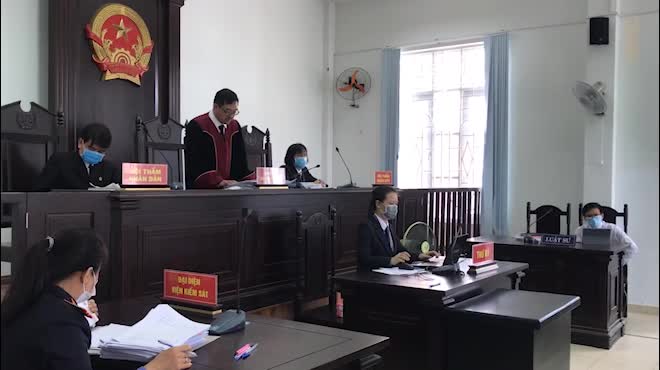 Vì sao người đánh bảo vệ vì bị nhắc đeo khẩu trang phạm tội Chống người thi hành công vụ?