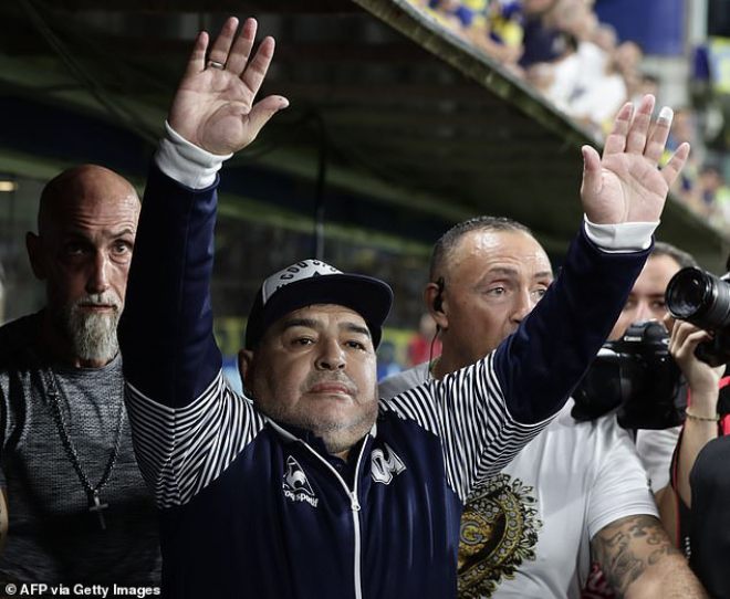 Gimnasia - đội bóng do huyền thoại Maradona dẫn dắt đang ngấp nghé khu vực xuống hạng trước khi có thông báo hủy giải