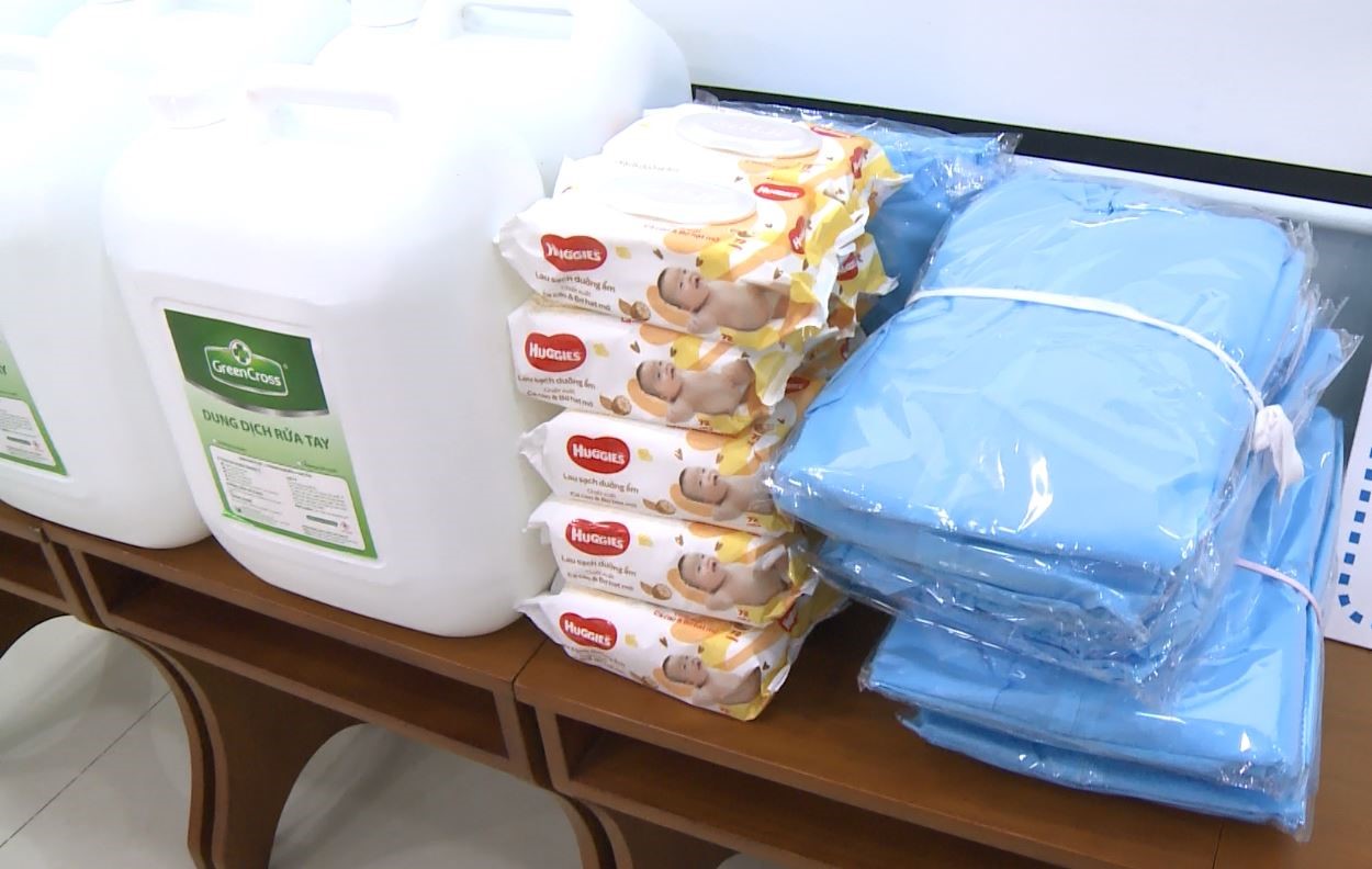 Những món quà thiết thực từ nhãn hàng Huggies trao tặng đến các bệnh viện phụ sản