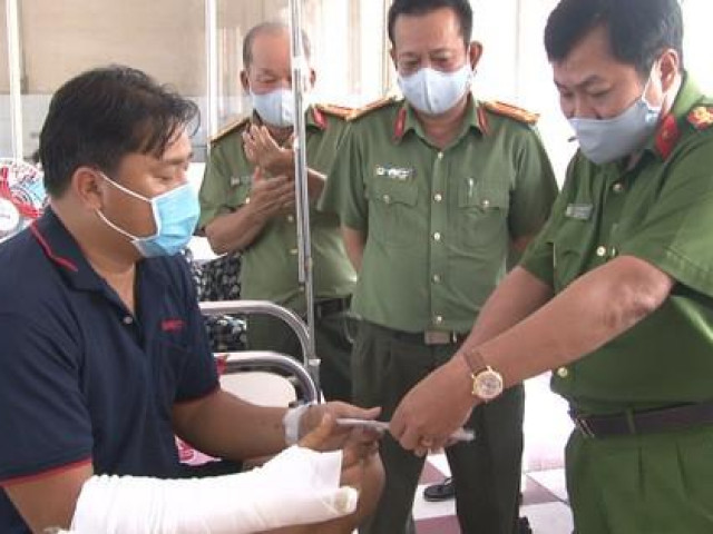 Pháp luật - Cảnh sát cơ động bị dân buôn hung hãn đánh đến nhập viện