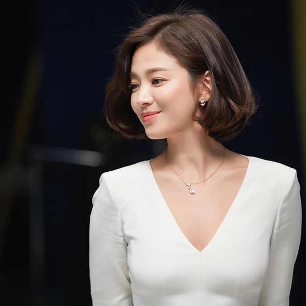 Với lối trang điểm "doạ ma" người nhìn, Song Hye Kyo bị chê tả tơi - 1