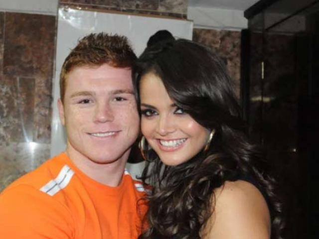 Thể thao - Võ sĩ kiếm 365 triệu USD, yêu cô này lại có con với cô khác