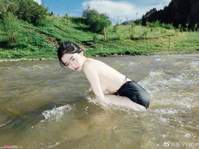 Ying Ning là cái tên được tìm kiếm nhiều trên mạng xã hội nhờ bộ ảnh tắm suối gợi cảm.