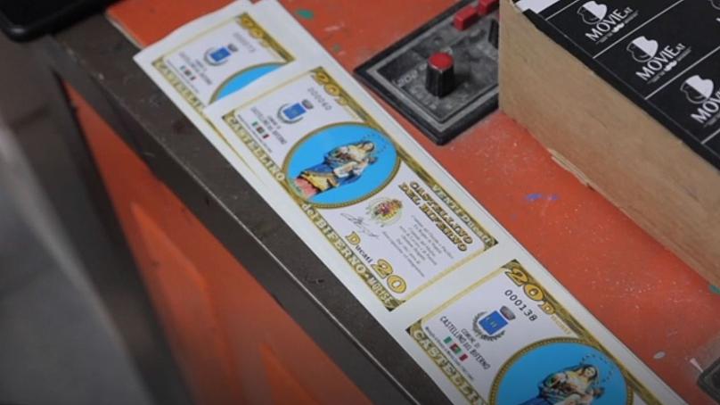 Tờ tiền Ducati in những hình ảnh quen thuộc với người dân tại thị trấn (Nguồn: Euronews)