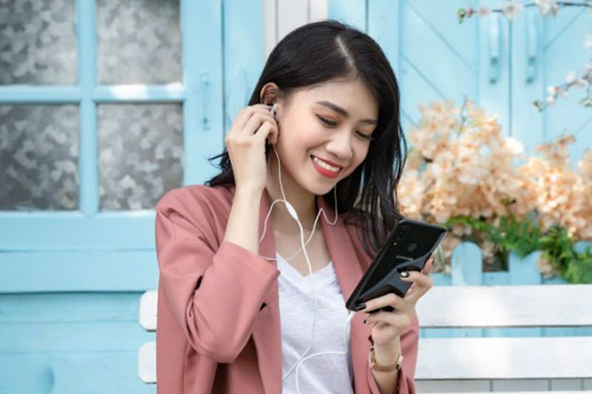 Lộ diện bản kế nhiệm smartphone Android hot nhất năm 2019 - 1