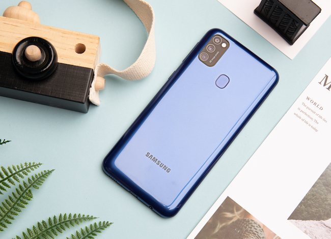 Đặc biệt, Galaxy M21 với camera AI thông minh tự động nhận diện tới 30 chủ đề và tối ưu hóa màu sắc, thông báo khi ảnh chụp bị lỗi mờ nhòe.