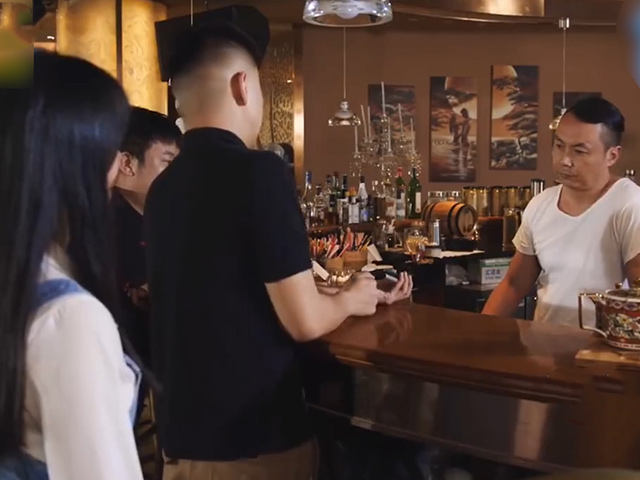 Video Clip Cười - Ông chủ nhà hàng chấp nhận "lỗ vốn" chỉ vì sĩ diện