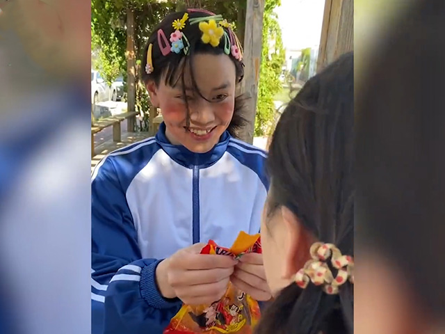Video Clip Cười - Ai cũng có một thời "trẻ trâu" đầy oanh liệt