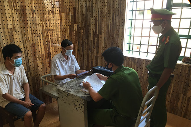 Mang kẹo ra đánh phỏm, thắng thua đổi thành tiền - 2