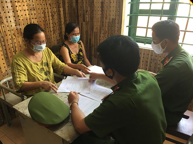 Các đối tượng trong vụ án tại cơ quan điều tra.