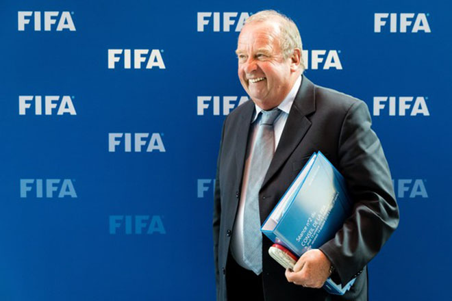 Michel D'Hooghe - Giám đốc y tế FIFA kêu gọi các giải bóng đá tạm ngừng hoạt động tới tháng 9