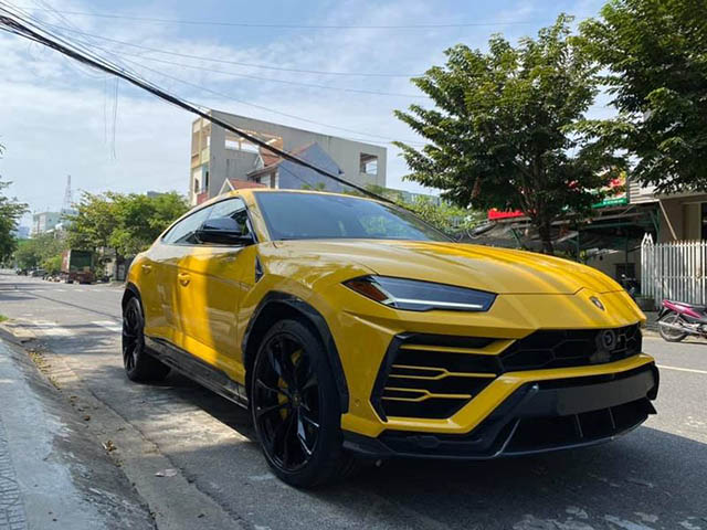 Ngắm xe - NÓNG: Siêu SUV Lamborghini Urus thứ 10 cập cảng phố biển Đà Nẵng