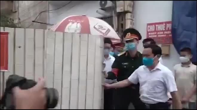 Người dân thôn 1.400 nhân khẩu hô vang "chiến thắng" khi được dỡ bỏ cách ly