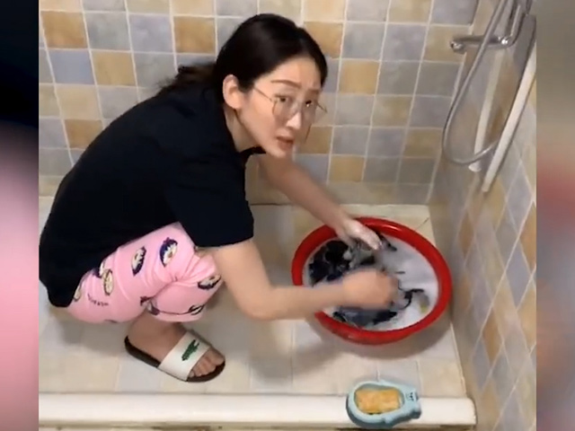 Video Clip Cười - Các cô gái độc thân luôn thắc mắc "lấy chồng có gì vui"?