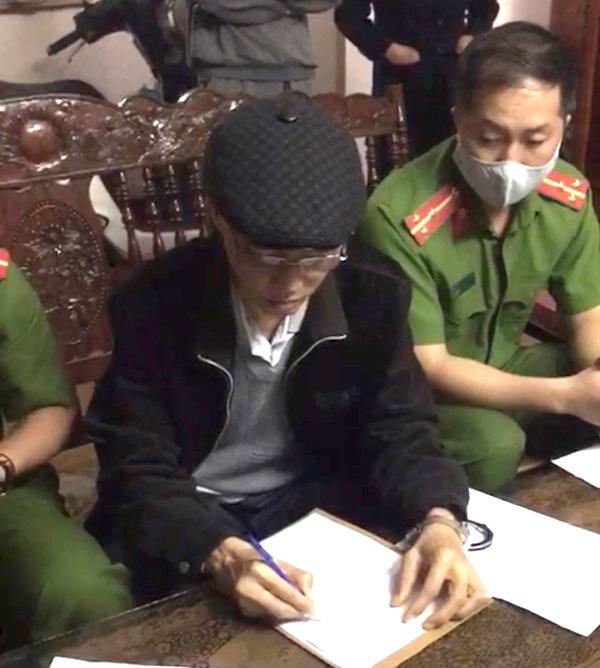 Đối tượng Thành bị cơ quan công an huyện Tiên Yên bắt giữ để điều tra về tội hiếp dâm. Ảnh: T.Luân