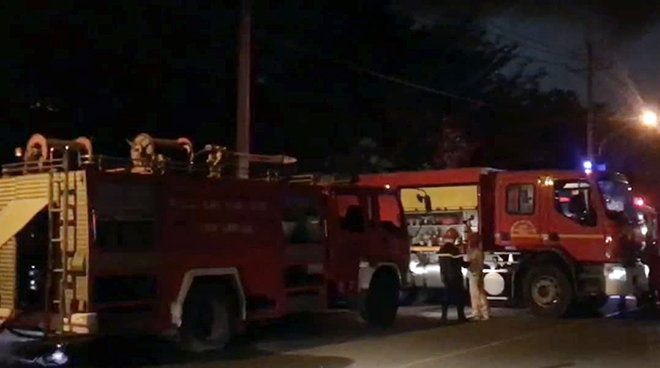 Hiện tại đám cháy đã được dập tắt nhưng khói vẫn còn bốc âm ỉ