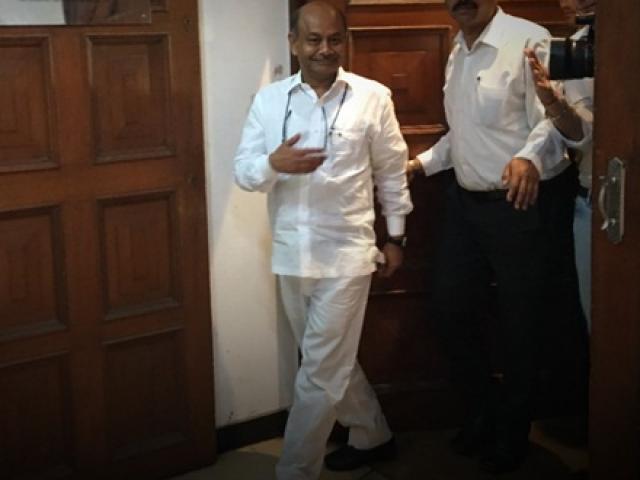 Kinh doanh - Nhiều người "lỗ sấp mặt", đại gia này "mỏi tay" đếm tiền vào túi giữa mùa dịch