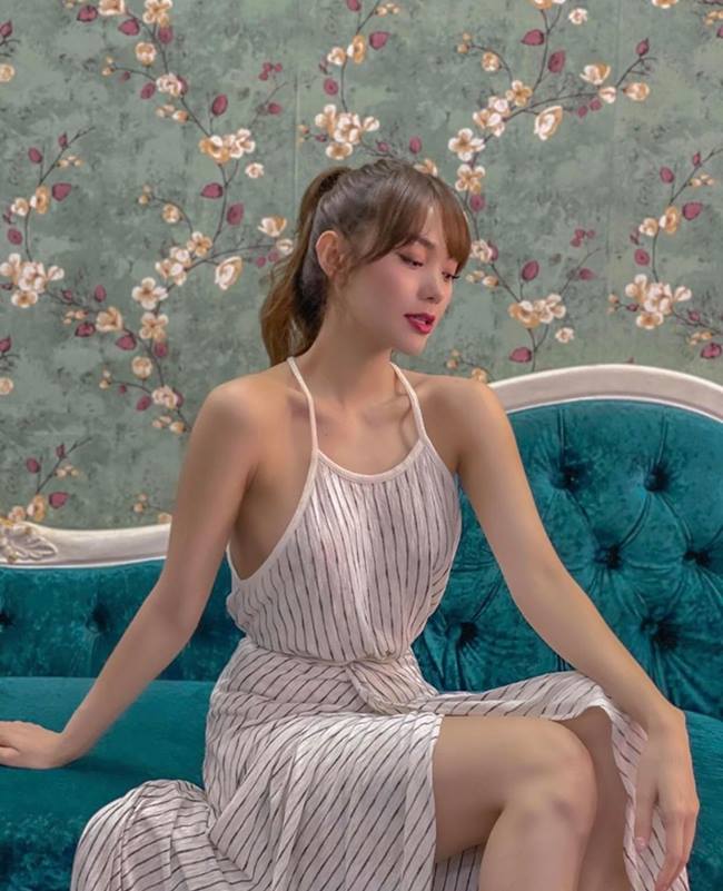 Là tín đồ của phong cách gợi cảm, cô thường xuyên làm quen với những miếng dán phòng hộ vòng 1 cho váy áo trễ tràng hay khoét cổ, khoét nách sâu.&nbsp;