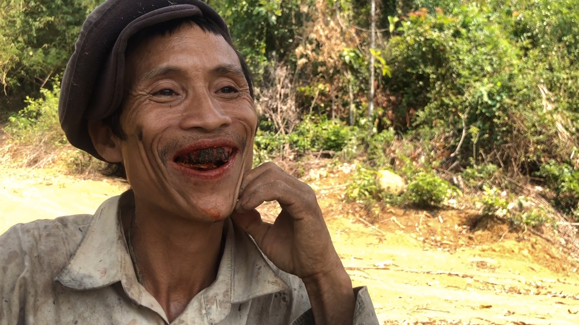 Sau 7 năm về làng, cuộc sống "người rừng" Hồ Văn Lang giờ ra sao? - 5