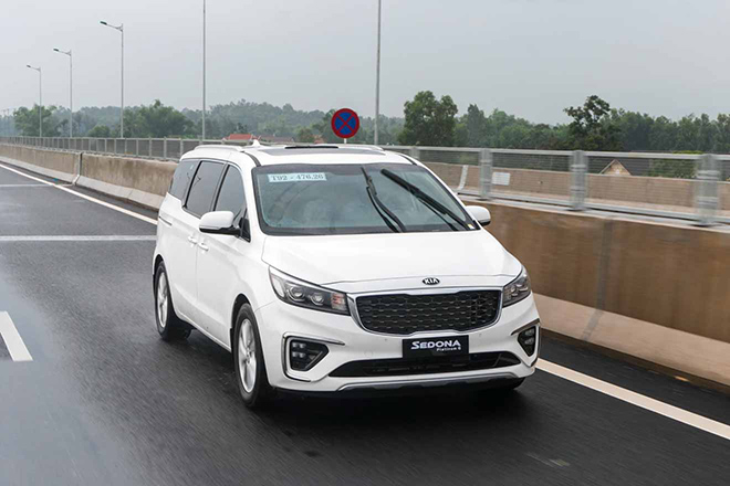  KIA Sedona thế hệ mới sẽ có thêm phiên bản bốn chỗ cao cấp - 1