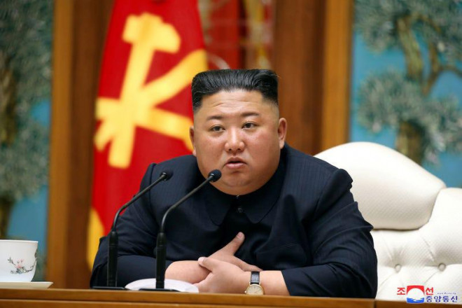 Lãnh đạo Triều Tiên Kim Jong-un chủ
trì cuộc họp Bộ Chính trị trung ương đảng Lao động Triều Tiên ngày
11-4. Ảnh: KCNA