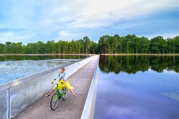 Chiêm ngưỡng con đường đạp xe xuyên qua hồ nước tuyệt đẹp ở Bỉ - 5