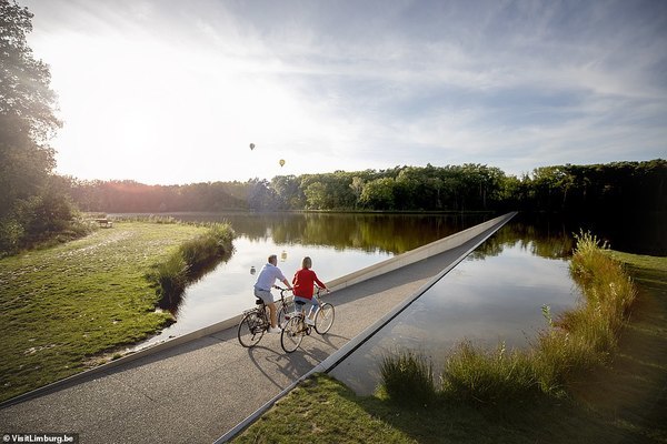 Chiêm ngưỡng con đường đạp xe xuyên qua hồ nước tuyệt đẹp ở Bỉ - 4