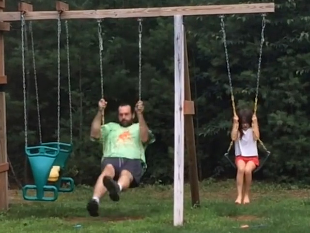 Video Clip Cười - Khi những ông bố bá đạo có tâm hồn trẻ thơ