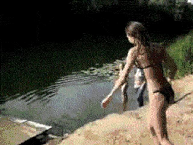 Tranh vui - Những "tai nạn" khó đỡ của hội chị em thích thể hiện