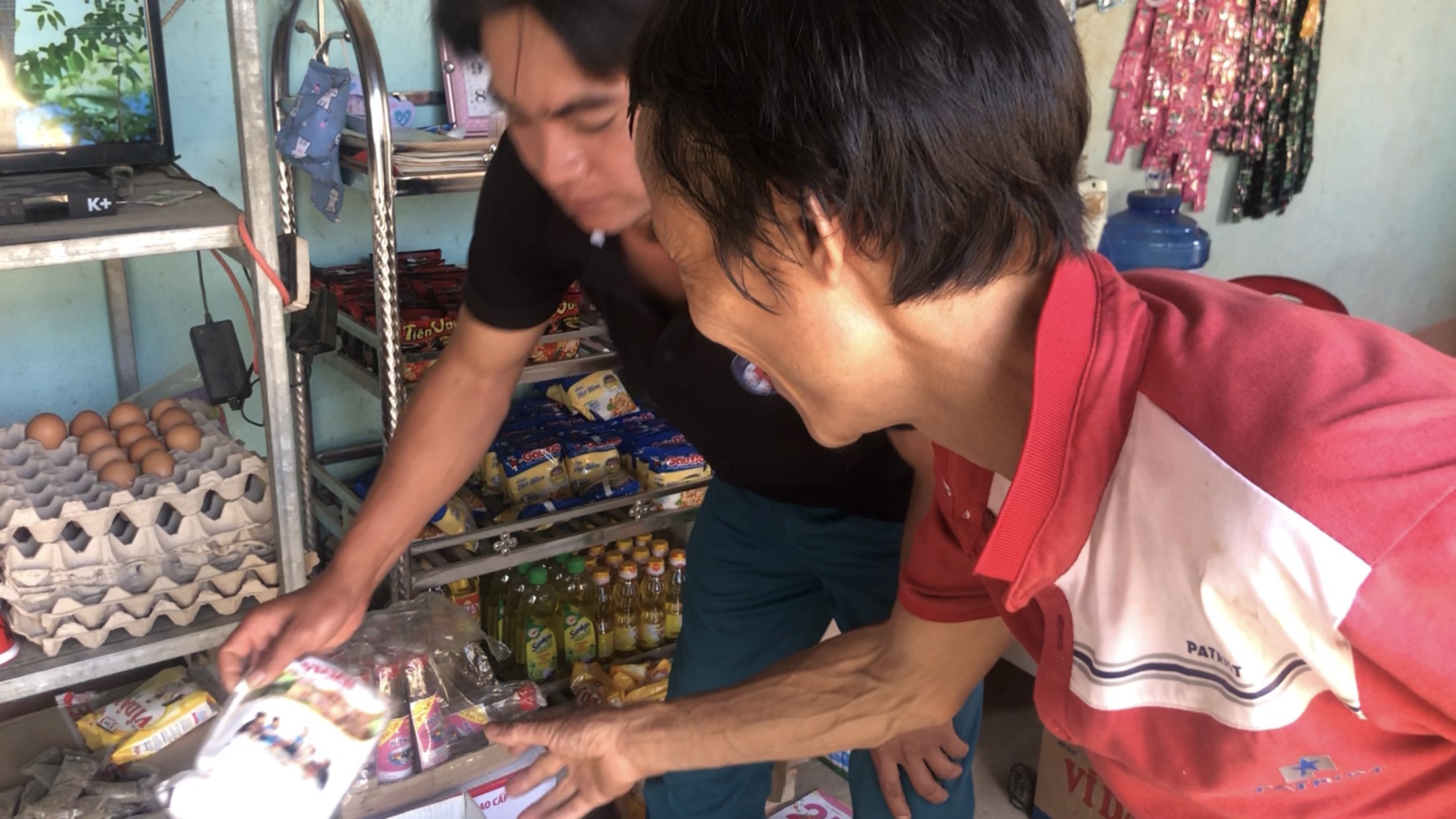 Gặp lại “người rừng”: Khi “người rừng” Hồ Văn Lang nấu ăn - 2