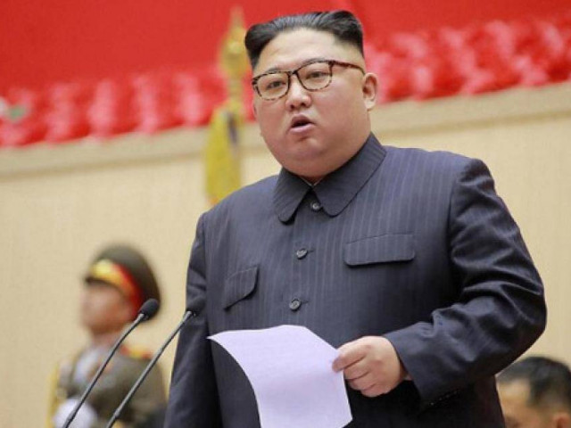 Thế giới - Phủ Tổng thống Hàn Quốc nói gì về dáng đi kỳ lạ của ông Kim Jong Un?