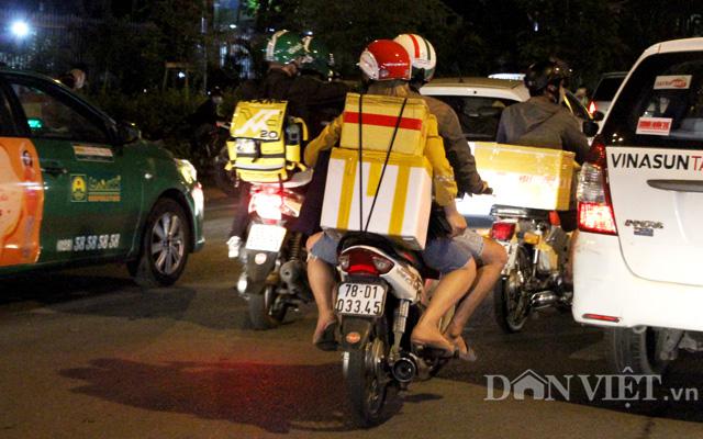 Ảnh: Từ mờ sáng, dòng người lũ lượt đổ về TP.HCM - 7