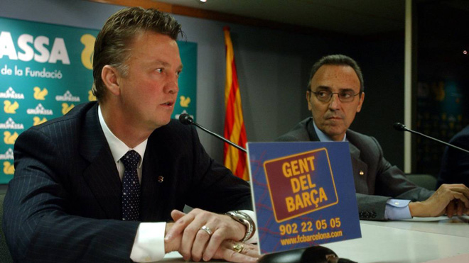 Louis Van Gaal và Joan Gaspart, hai nguyên nhân dẫn đến việc Figo rời Barca?