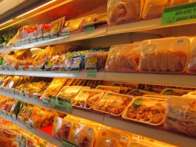 Thị trường - Tiêu dùng - Thịt gà nhập khẩu tăng 150%, giá rẻ như rau