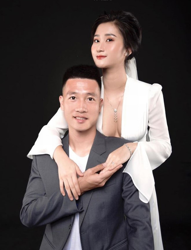 Hot girl Hải Phòng khoe vòng một táo bạo trong bộ ảnh cưới với cầu thủ tuyển Việt Nam - 2