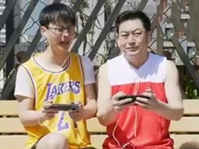 Video Clip Cười - Sẽ ra sao khi cả gia đình ai cũng có khiếu tấu hài?