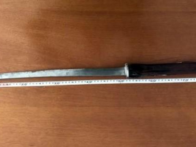 Pháp luật - Người đàn ông rút mã tấu đe dọa lực lượng chức năng khi được yêu cầu kiểm tra thân nhiệt