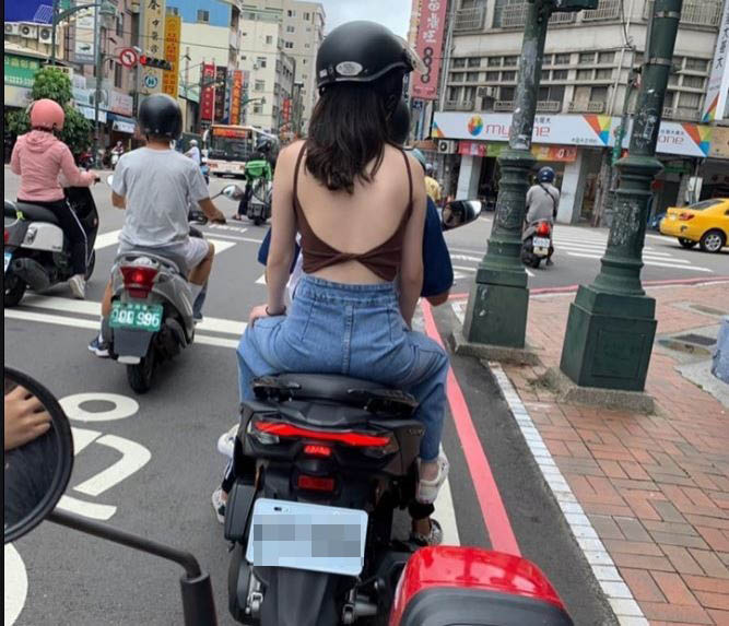 Áo hở lưng trên đường phố Đài Loan được chị em nô nức... hỏi mua - 3