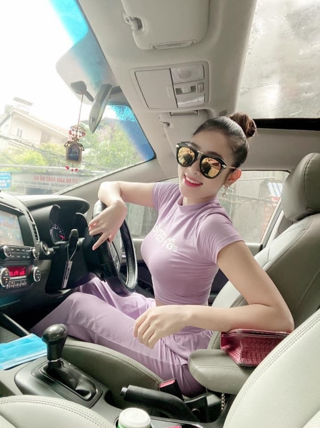 Ở tuổi 24, Lương Thanh Hằng đã tự mua được xe và căn hộ chung cư riêng bằng tiền tiết kiệm.