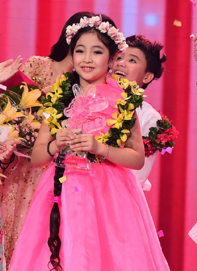 Trịnh Nguyễn Hồng Minh sinh năm 2006. Cô bé đoạt giải quán quân &#34;Giọng hát Việt nhí&#34; khi mới 9 tuổi.