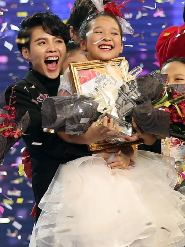 Dương Ngọc Ánh là học trò của Vũ Cát Tường trong “Giọng hát Việt nhí 2017”. Sau nhiều cố gắng, Ngọc Ánh đã vượt qua nhiều đối thủ và giành chiến thắng với tổng lượt bình chọn là 39,38%.