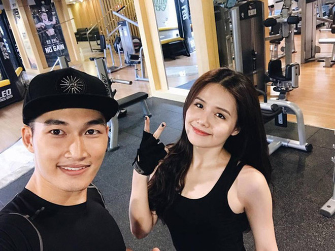 Để có được body gợi
cảm, Phanh Lee chăm chỉ tập gym