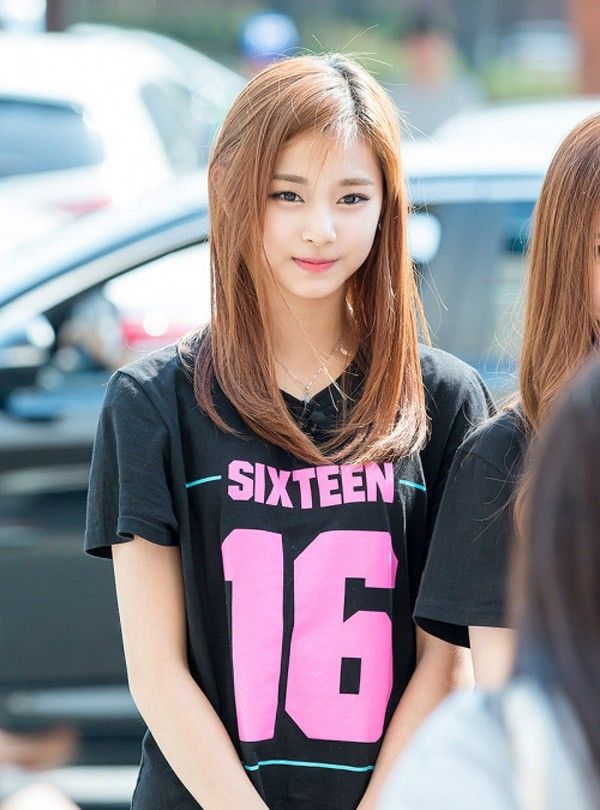 Ngay lần khi mới&nbsp;ra mắt, Tzuyu đã được nhận xét là nữ thần nhan sắc mới.