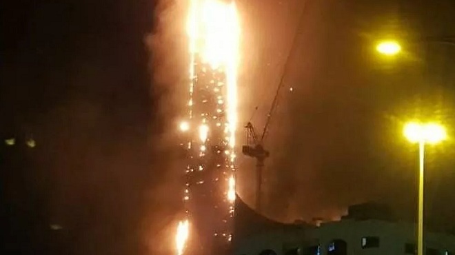Ngọn lửa gây thiệt hại tại hầu hết các tầng ở tòa tháp chọc trời Abbco Tower.