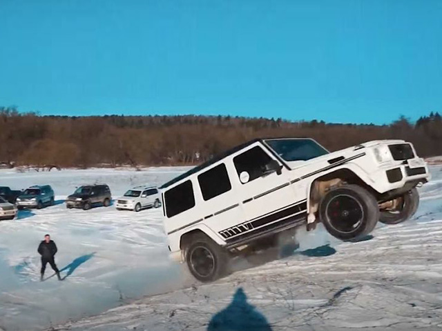 Ngắm xe - Mãn nhãn với màn off-road của G63 AMG trên đồi tuyết và cuộc đọ sức với LX570