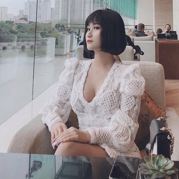 Hot girl Hải Phòng khoe vòng 1 đẫy đà khi chụp ảnh cưới cầu thủ CLB Quảng Nam là ai? - 4