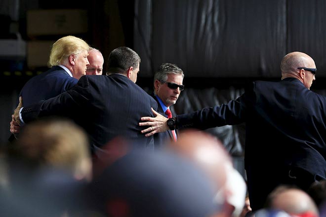 Những người đàn ông lực lưỡng với khả năng võ thuật cao cường luôn sẵn sàng hi sinh để bảo vệ Tổng thống