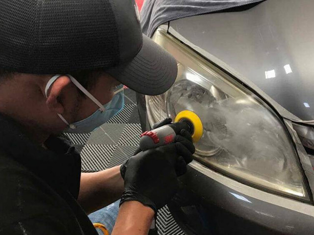 Tư vấn - Cách xử lý đèn ô tô bị ố vàng không cần đến gara?