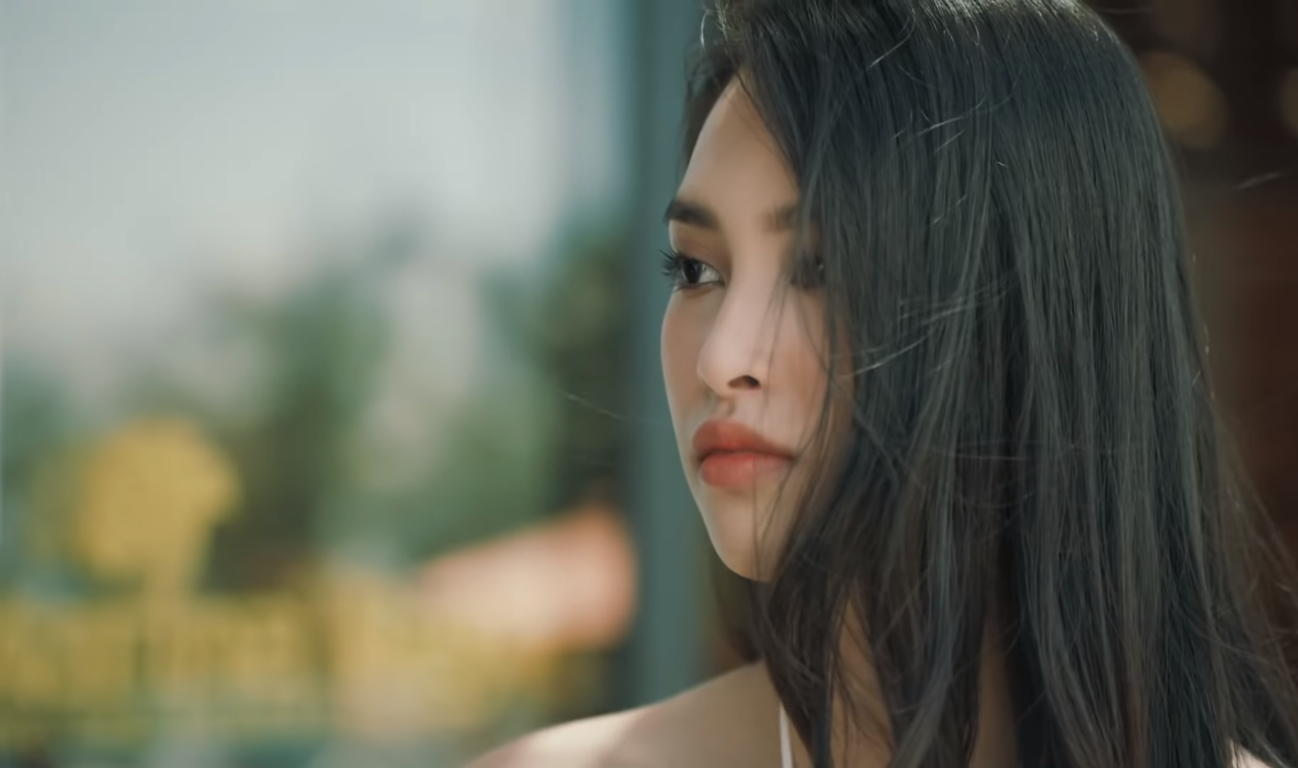 Hoa hậu Tiểu Vy xuất hiện trong MV mới của Erik trong vai người yêu.