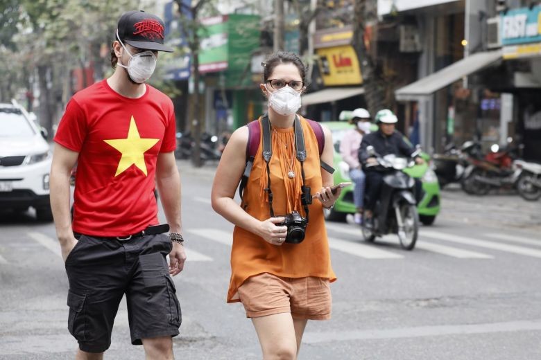 Tờ Emigrate của Anh dẫn ý kiến của nhiều người nước ngoài cho rằng ở Việt Nam họ cảm thấy an toàn hơn. Ảnh minh họa: Straitstimes